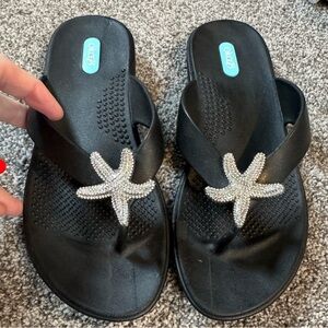 NWOT Oka-B Women’s Livie flip flop black crystal-covered starfish summer beach